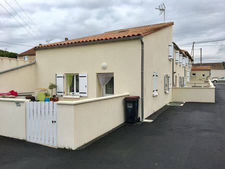 saint-yrieix – les planes – agréable maison f2 récente  avec courette et parking
