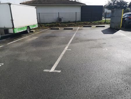 2 x places de parking utilitaire et p-l