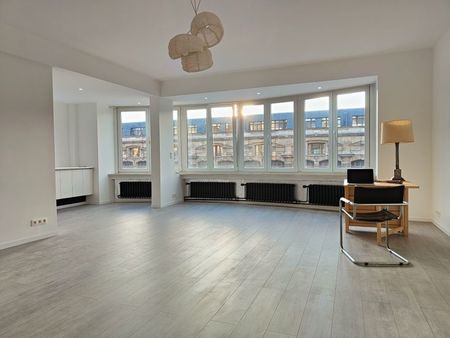 lumineux appartement rénové de 128 m2 de 2 ch + bureau