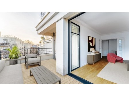 neuilly-sur-seine - a bright 2-bed apartment    92200 residence/apartment for sale