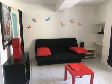 studio meublé à louer centre-ville auch entre iut et escaliers monumentaux