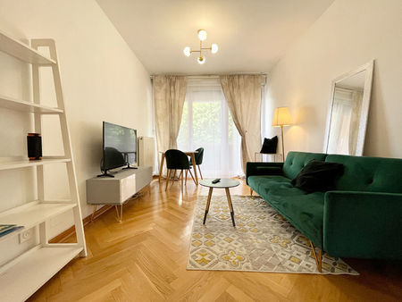 beau t3 meublé (56 88 m²) avec balcon + box privé en sous-sol - thionville centre
