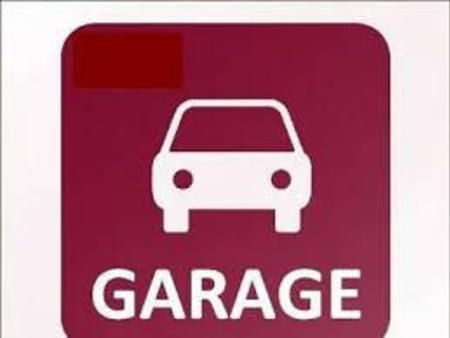 location garage box et parking à auray (56400) : à louer / 18m² auray