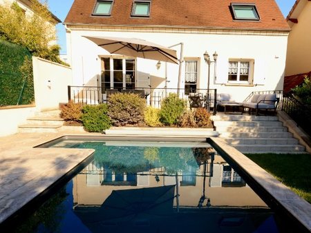 superbe maison avec piscine sur 442 m² de terrain