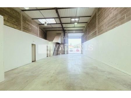 location commerce 231 m² mions (69780)