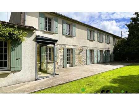 maison de prestige en vente à saint-jean-d'angély : 17400 bignay - magnifique maison de 31
