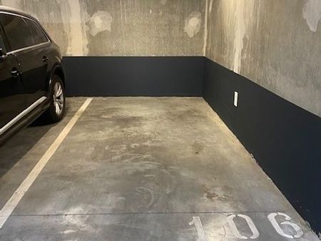 prox pl brugmann - emplacement de parking couvert