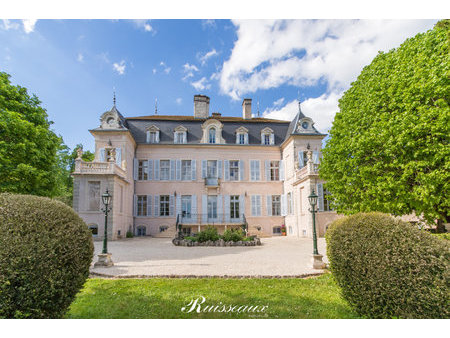 chateau 17 pièces avec parc de 7230 m2 proche de dijon