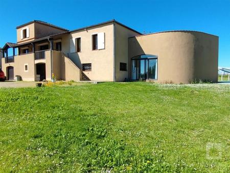 grande maison avec parc  piscine et poolhouse