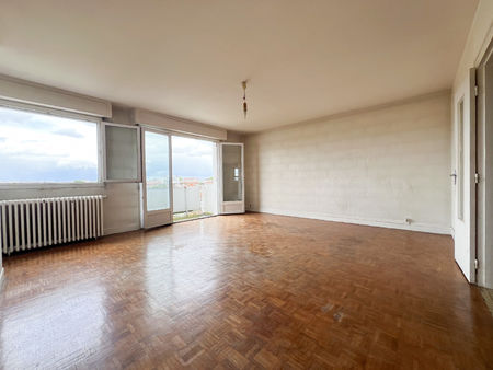 appartement 3 pièces au dernier étage lumineux et traversant de 67 5m2 avec balcon