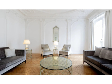 appartement de prestige en location à paris 8e : cet appartement parisien magnifiquement r
