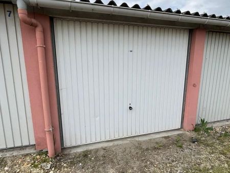 garage fermée à louer sécurisé