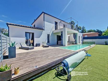 villa 142 m² - 5 pièces - 3 chambres - piscine - garage
