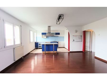 location appartement  122.33 m² t-5 à reims  890 €