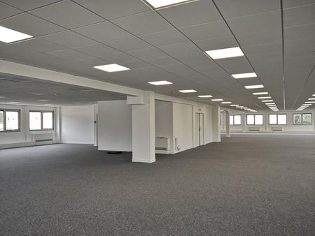 bureau 750 m²