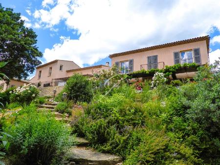 magnifique villa  au cœur de la provence verte