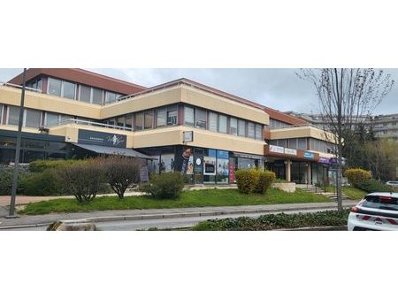 local commercial 105 m² ferney voltaire