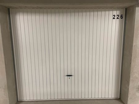 garage simple sécurisé / électricité