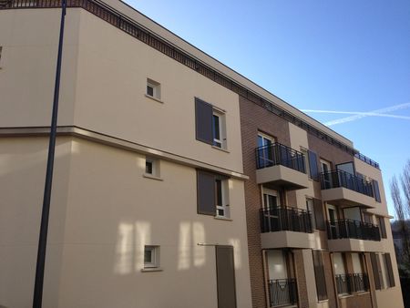 appartement 2 pièce(s) 39 m² avec balcon à fontenay le fleury (78)