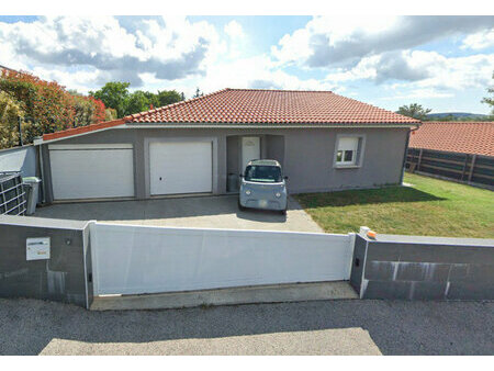 maison contemporaine de plain pied /au calme/secteur residentiel/ ceyrat