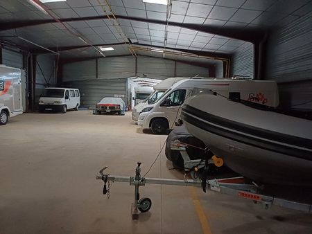 garage stationnement et hangard