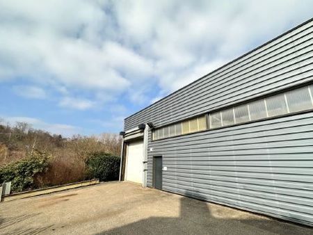 local 1322 m² le chambon-feugerolles