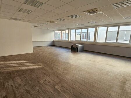 loue bureaux 175m2