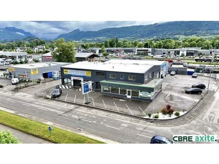 local commercial 1 054 m²