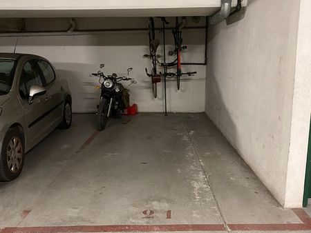 parking sous terrain sécurisé large