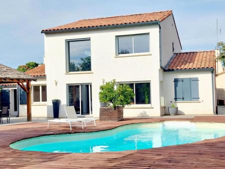 dpt (34) herault –saint bres-a vendre maison avec un garage -terrain-piscine