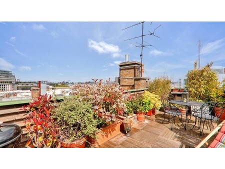 paris 4th district an ideal pied a terre with a roof terrace  paris  pa 75004 residence/ap