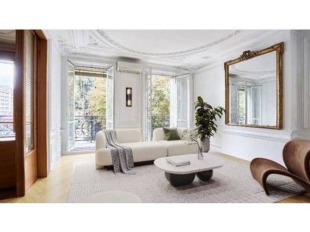 paris 5th district a 3-bed apartment in a prime location  paris  pa 75005 residence/apartm