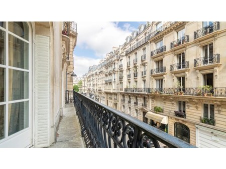paris 7th district an elegant 2-bed apartment with a balcony  paris  pa 75007 residence/ap