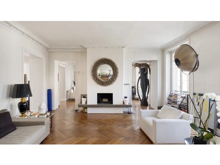 paris 9th district a renovated 3/4 bed apartment  paris  pa 75009 residence/apartment for 