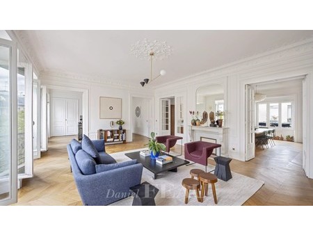 paris 10th district a meticulously renovated 6-room apartment  paris  pa 75010 residence/a