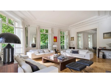 paris 17th district a 3-bed apartment bathed in sunshine  paris  pa 75017 residence/apartm