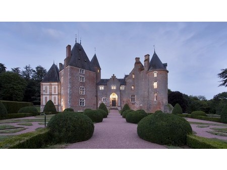 an authentic listed 15th/17th century chteau set in 17 hectares with elegant gardens  gien