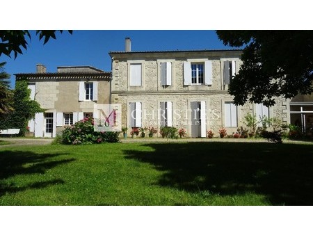 wine estate of character in a dominant position with swimming pool  libourne  aq 33500 vin
