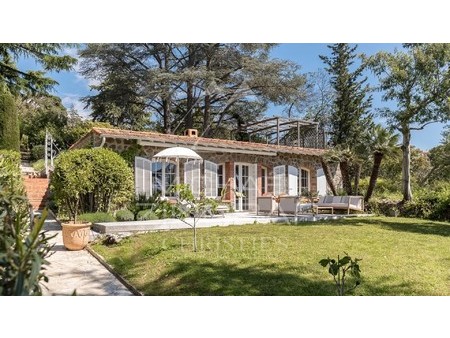 elegant villa with beautiful garden and panoramic view  cannes  pr 06400 villa/townhouse f