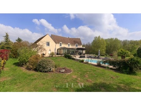 crespires  near st nom-la-bretche a spacious family home with a swimming pool  crespires  