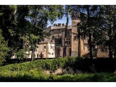 vers-pont-du-gard - magnifique domaine de plus de 400 ha. château saint-privat construit s