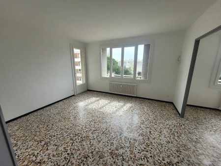 appartement avignon 69 m² t-4 à vendre  97 500 €
