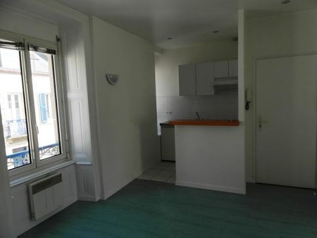 location appartement 1 pièce 28 m²