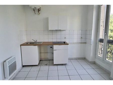 location appartement  m² t-2 à marseille 5  631 €