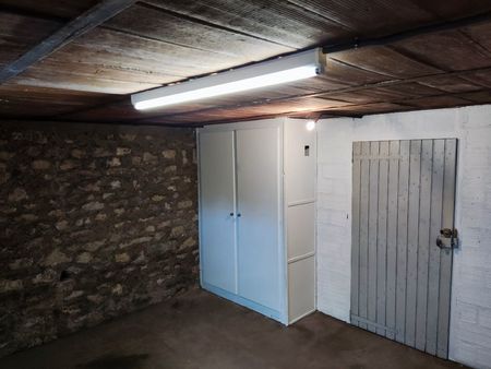 box/ entrepôt (11 5 m2) à aubergenville