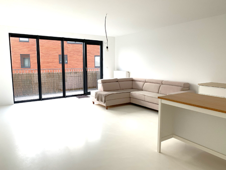 mooi appartement met zonnig terras en garage op super ligging (mobiscore 8.9/10).
