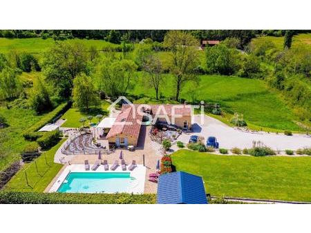 magnifique demeure de 220 m² avec piscine dans un secteur recherché