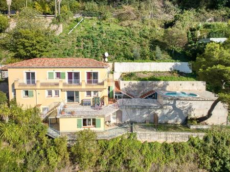 roquebrune cap martin - villa style provençal 157 m2  piscine  terrain 800 m2
