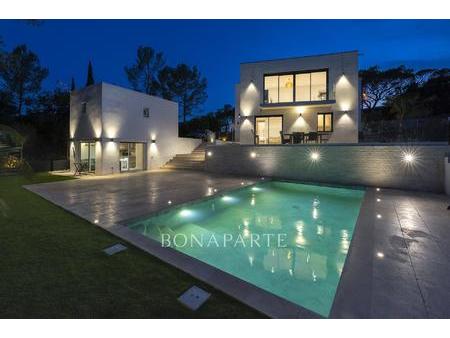 villa contemporaine de 238m2 avec studio  t2 indépendant  garage et piscine