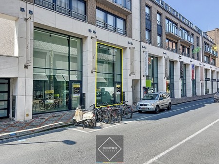 stijlvol ingericht handelspand ± 123 m² (+ terras) aan de ooststraat te roeselare !